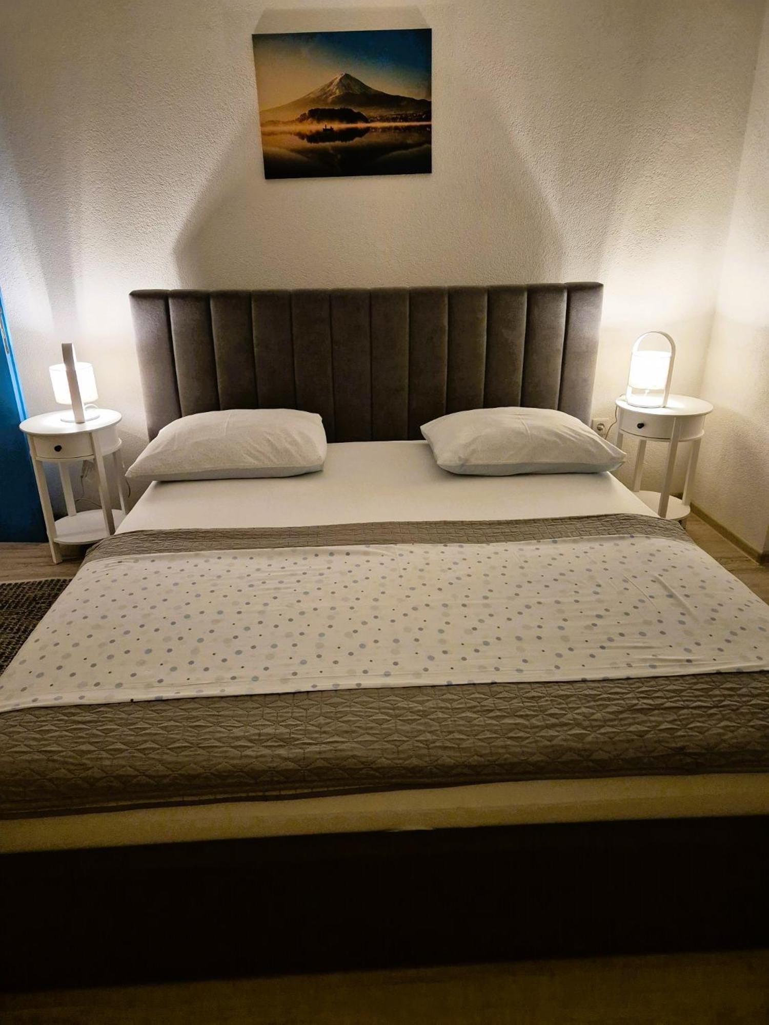 Apartments Joy 챠브타트 외부 사진