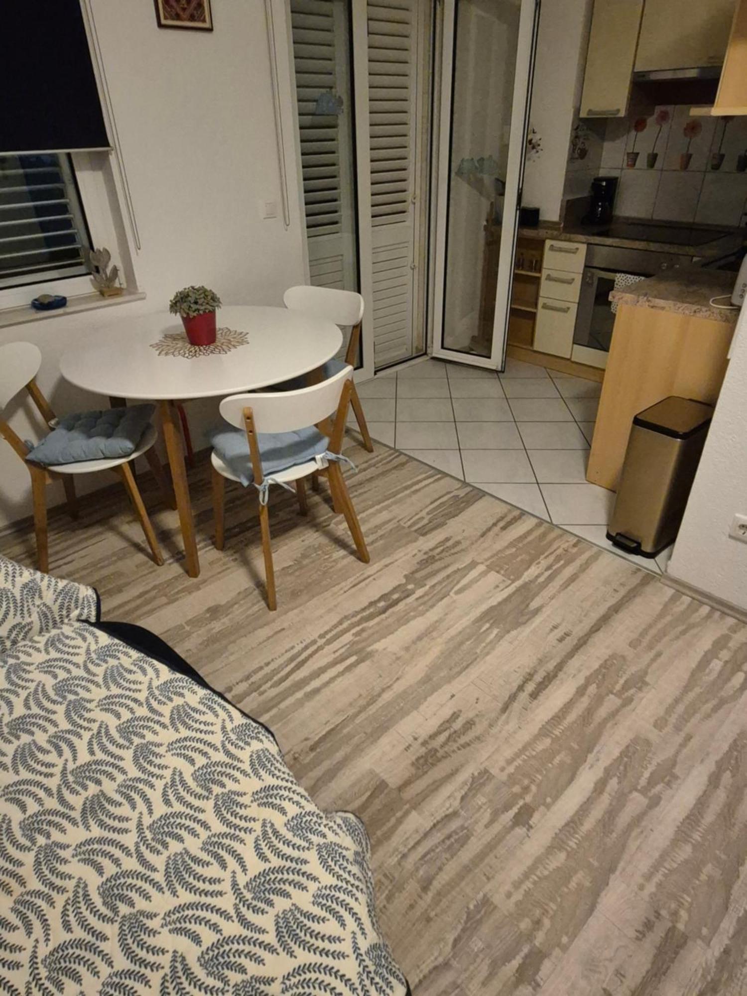 Apartments Joy 챠브타트 외부 사진