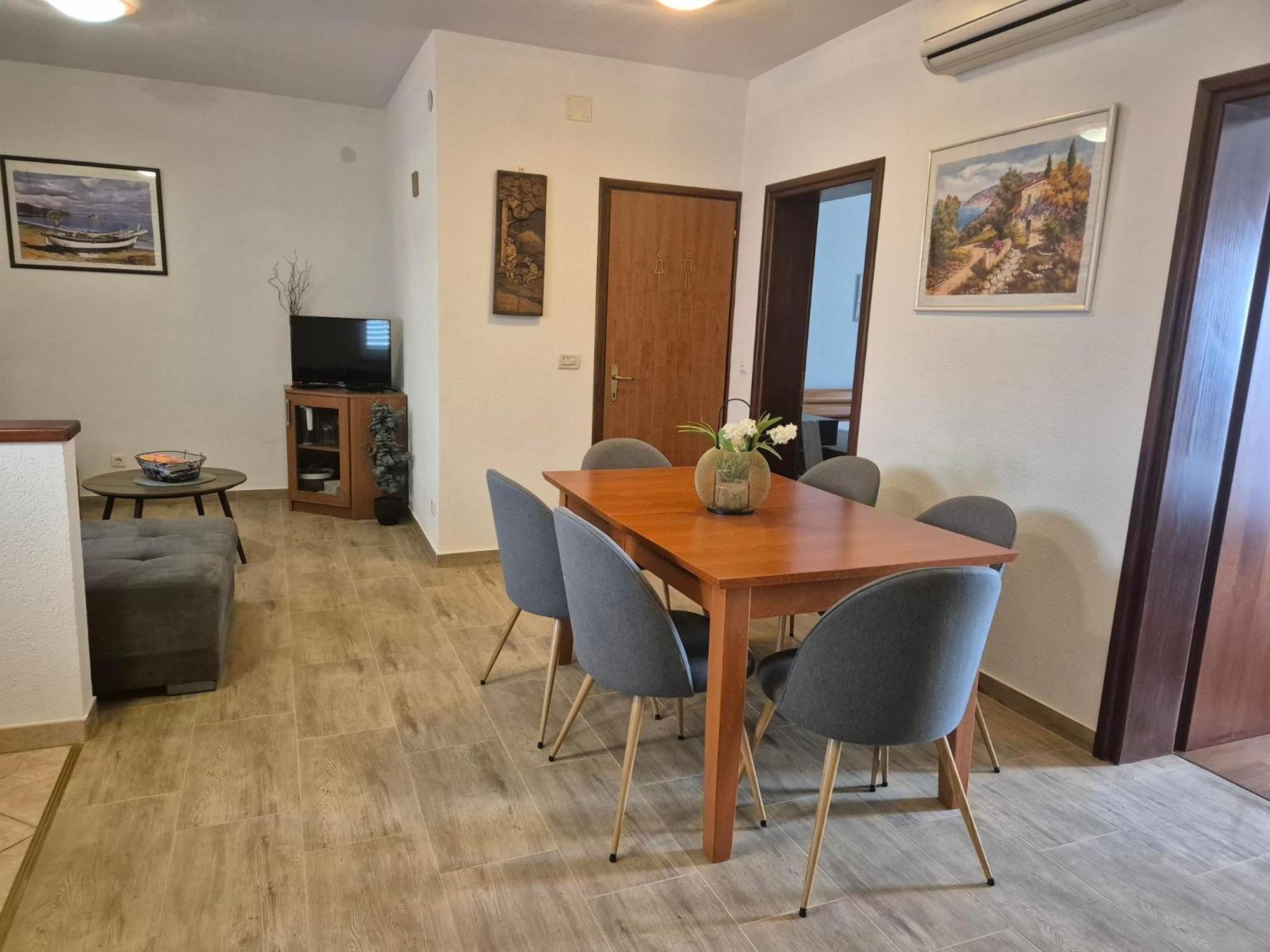 Apartments Joy 챠브타트 외부 사진