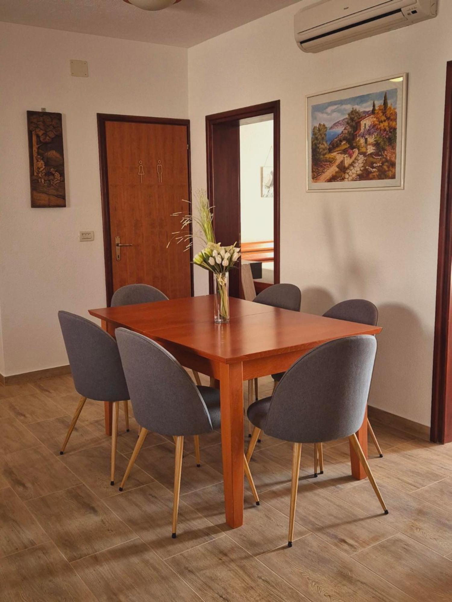 Apartments Joy 챠브타트 외부 사진