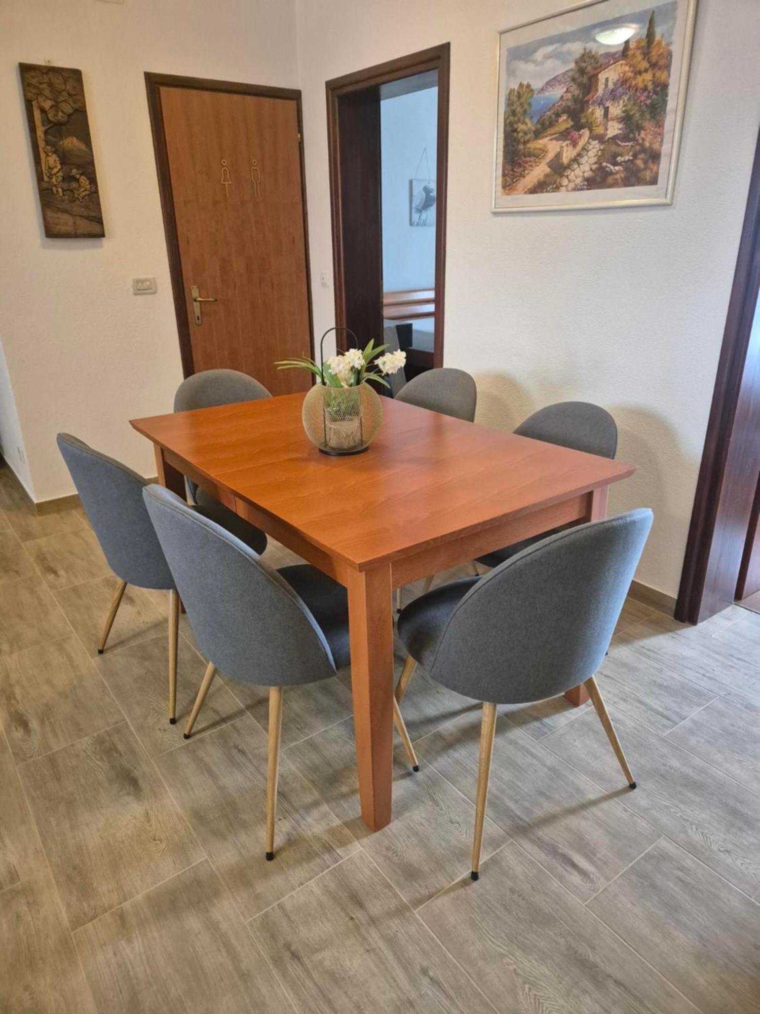 Apartments Joy 챠브타트 외부 사진