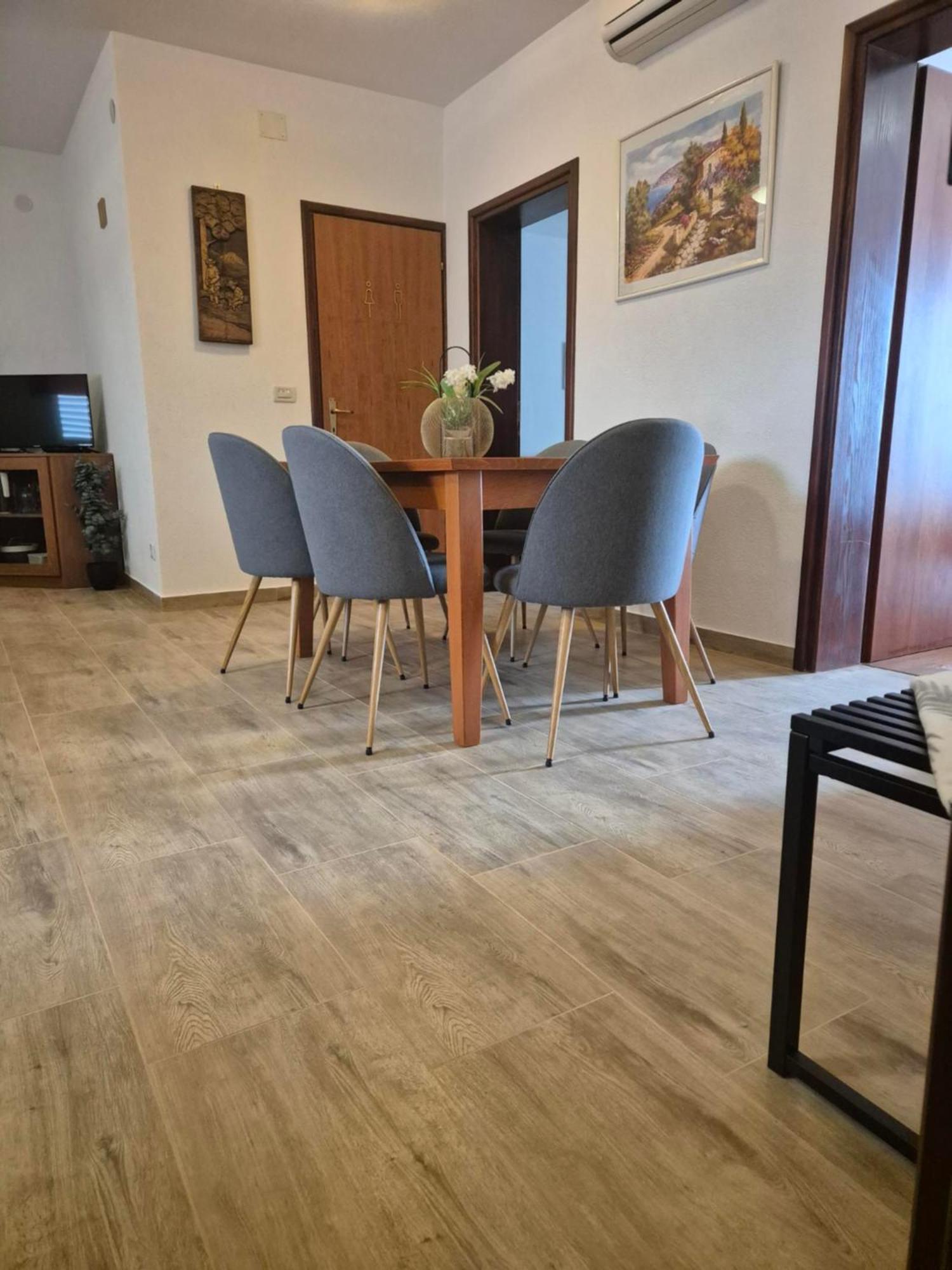 Apartments Joy 챠브타트 외부 사진