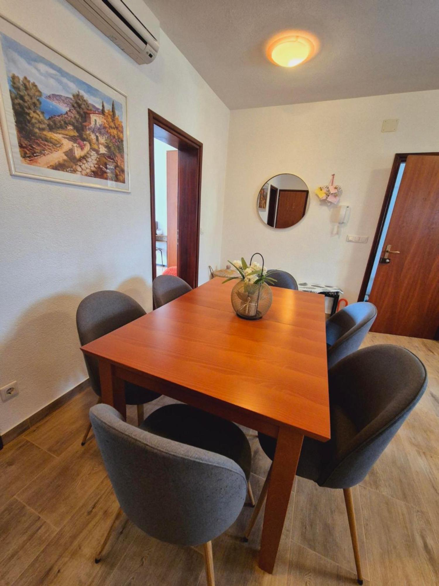 Apartments Joy 챠브타트 외부 사진