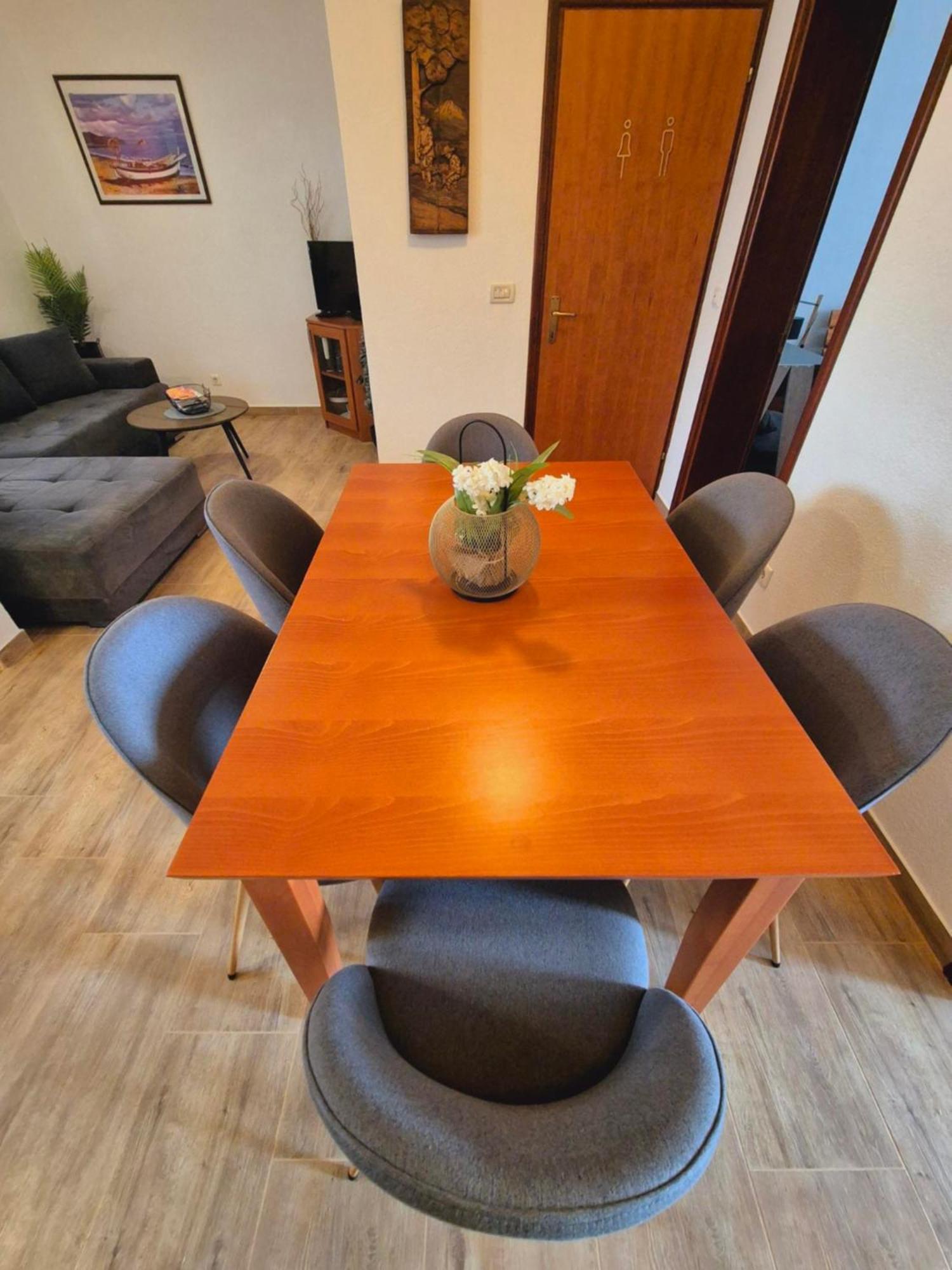 Apartments Joy 챠브타트 외부 사진